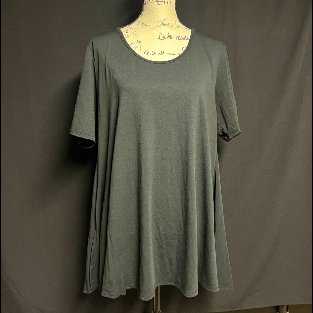 Lularoe Black Perfect Tee, size XL. Gently worn